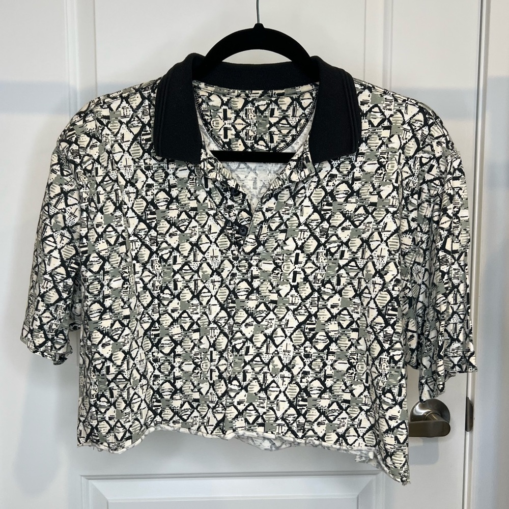 Cropped Collared Patterned t-shirt